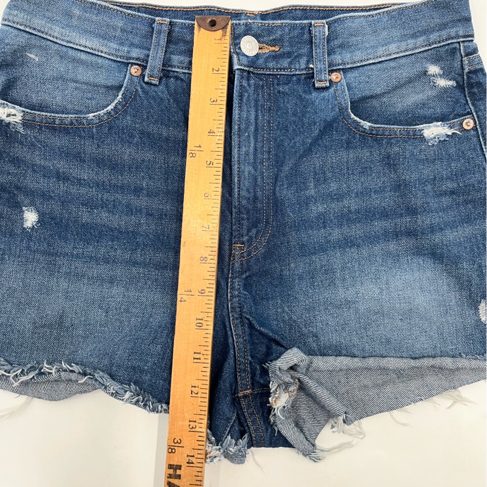 Express Super High Rise Distressed Medium Wash Raw Hem Mom Shorts Size 8 - Picture 3 of 11